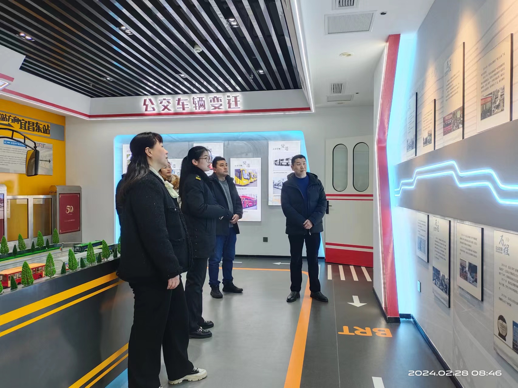 去企业展览馆.jpg